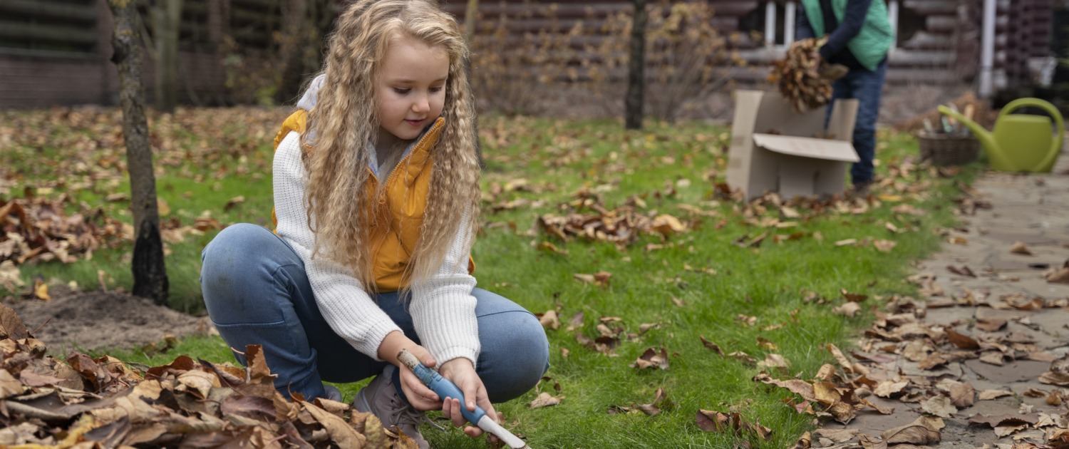 kids-learnign-about-environment